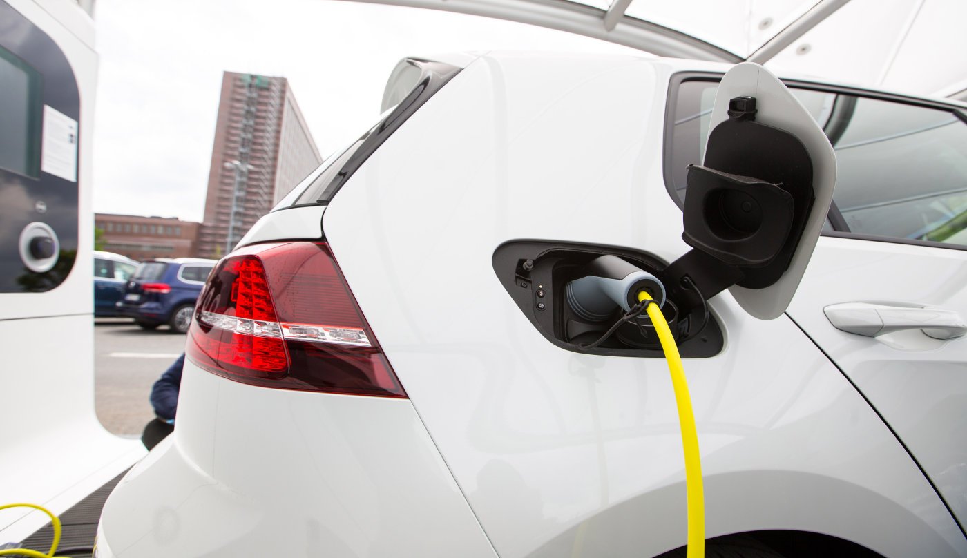 Apple reportedly looks into making electric powered automobile charging stations