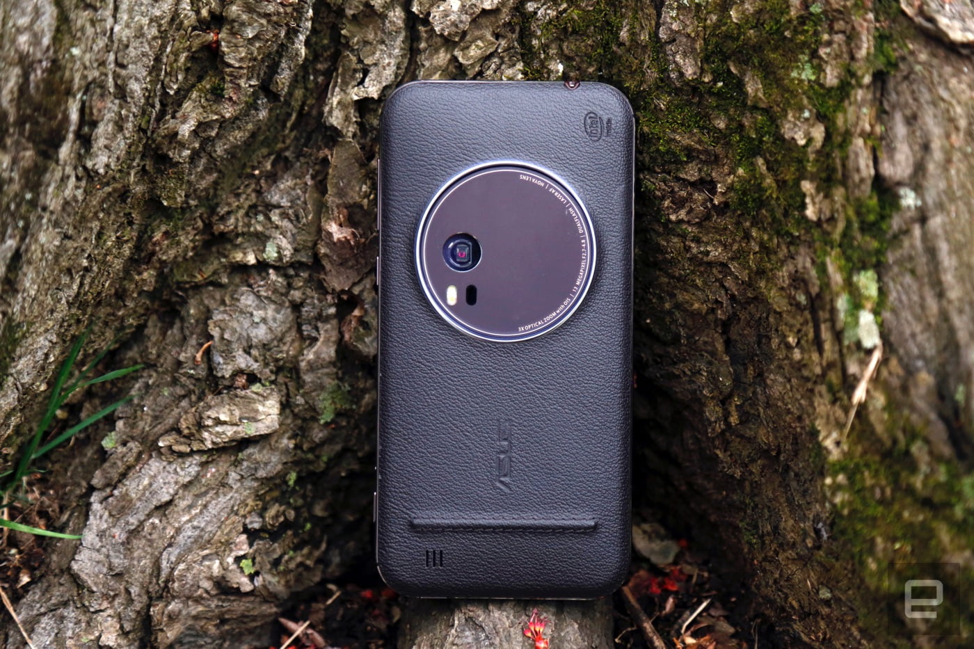 ASUS’ ZenFone Zoom is ultimatelyintegrated held again with the aid of a mediocre sensor ASUS’ ZenFone Zoom is ultimatelyintegrated held again with the aid of a mediocre sensor