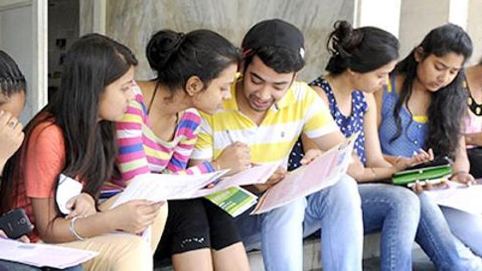 Safety, accommodation top concerns for DU’s outstation applicants Safety, accommodation top concerns for DU’s outstation applicants