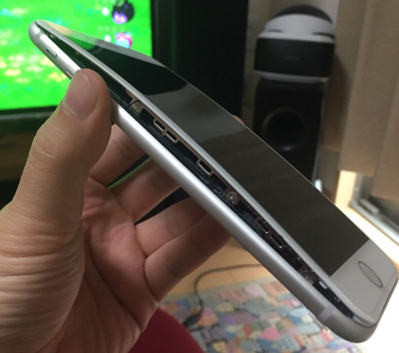 iPhone 8 Plus Allegedly Splits Open While Charging, Apple ‘Looking Into’ Reports