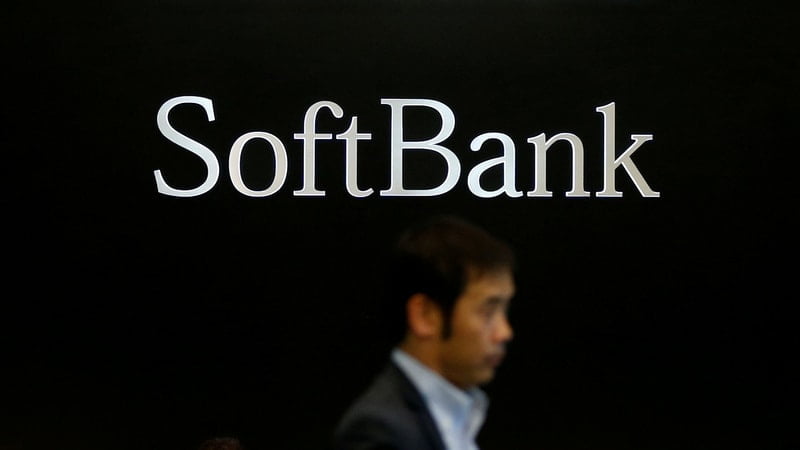 SoftBank Suffers Rare Japan Debut Drop After Record IPO