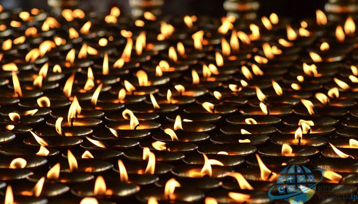 632865-diwali-lamps